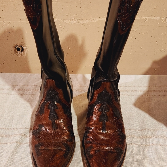 Lucchese Women's hand tooled western boots - Picture 2 of 4